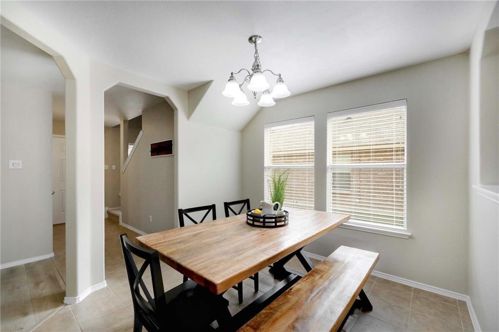 305 Moorhen Ln