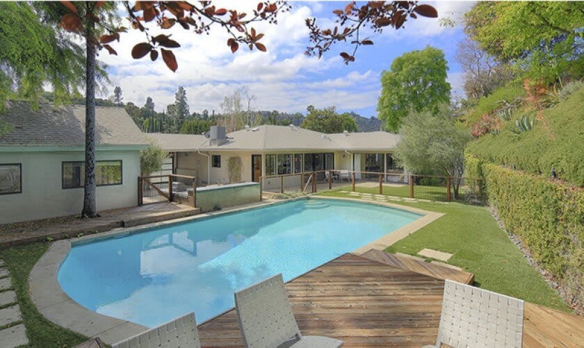 LA Times: Elizabeth Banks Unloads Studio City Midcentury for $2.255 million