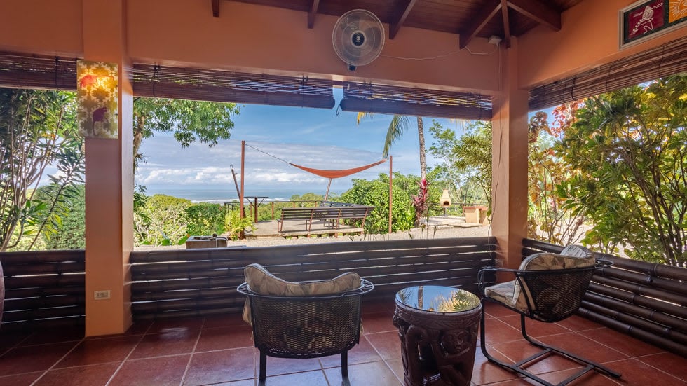 Home with White Water Views and Easy Access in Ojochal