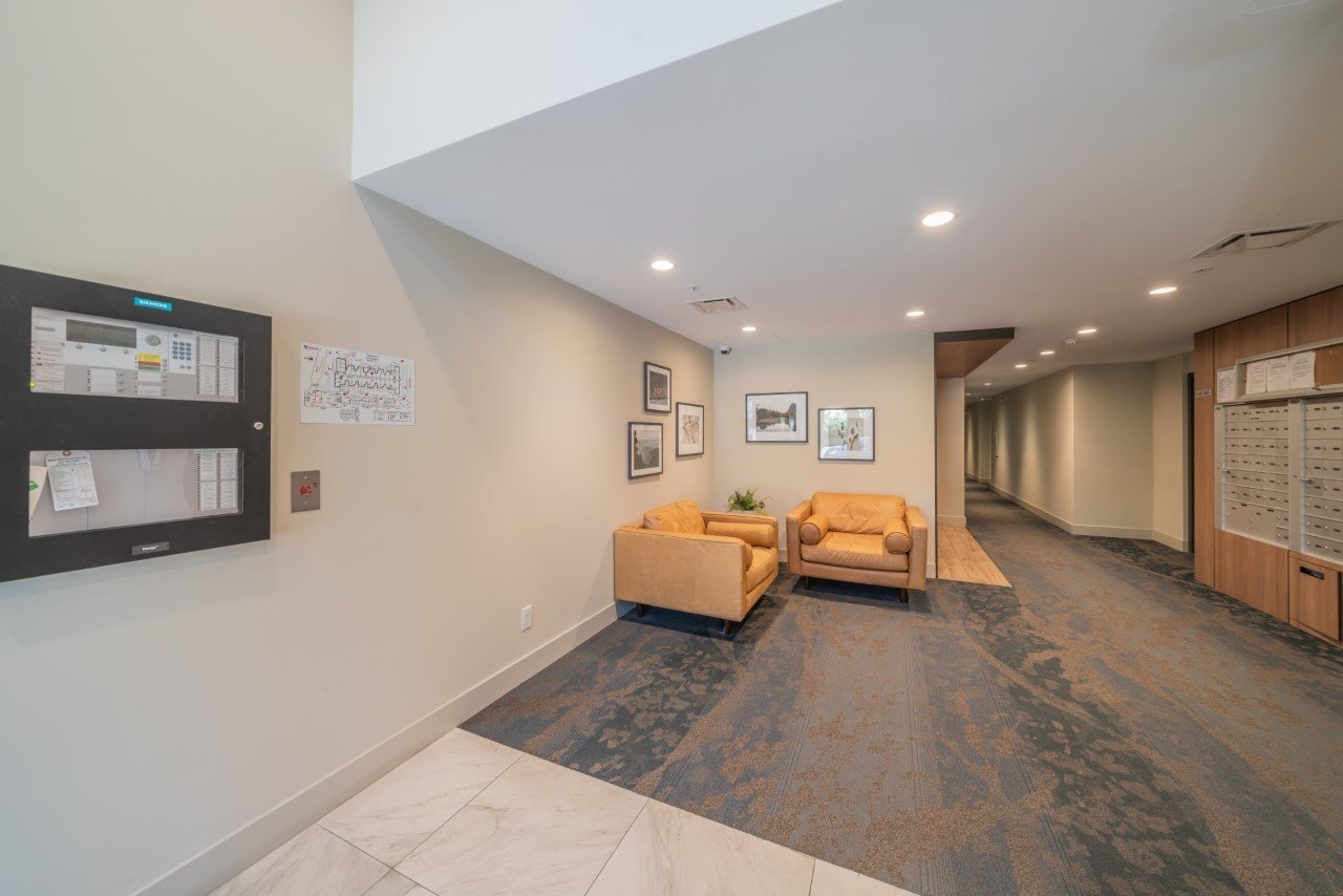 301-5460 Broadway Wy