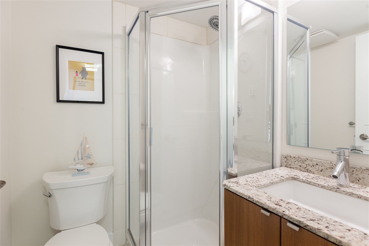 208-735 W 15th St