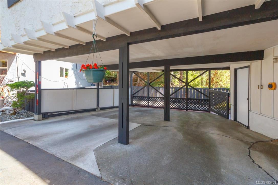 71 Flury Hts, View Royal