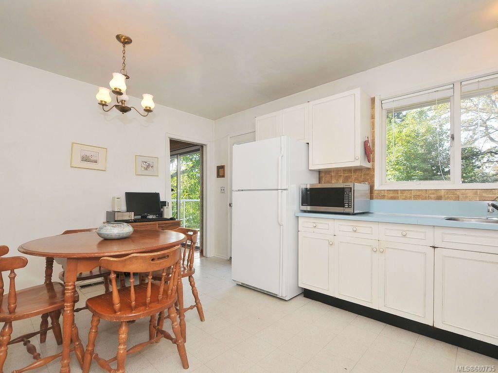 1259 Tattersall Dr, Saanich