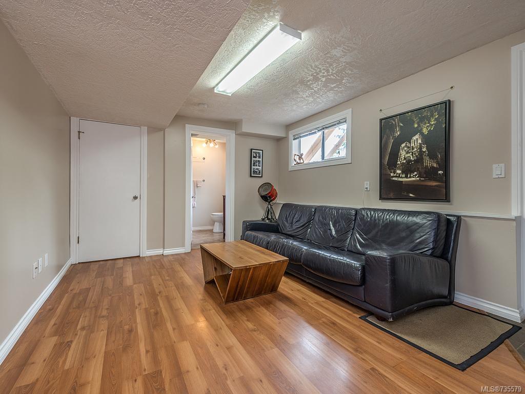 1768 Mortimer St