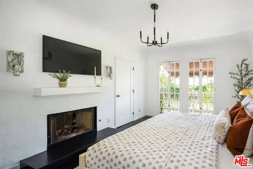 Beautiful Beachwood Canyon Spanish