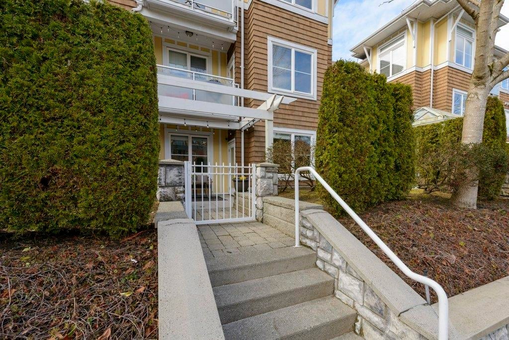 101-1375 View Cres