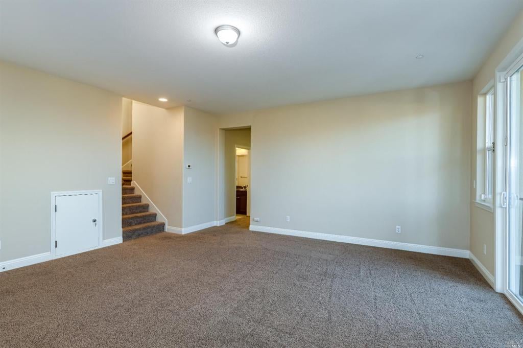 221 Jacquelyn Ln