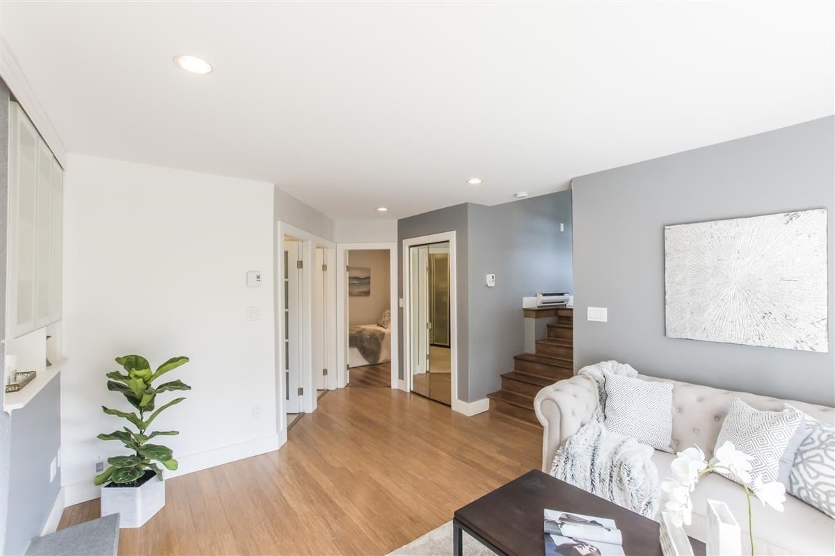 2015 Creelman Ave