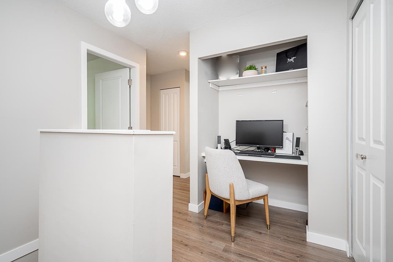 122-1040 King Albert Ave