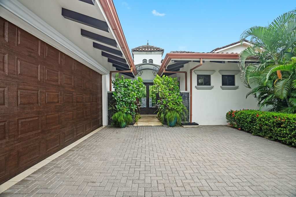 Pura Vida House | 6 bedroom 6 Bathroom Rental Juggernaut in Gated Community