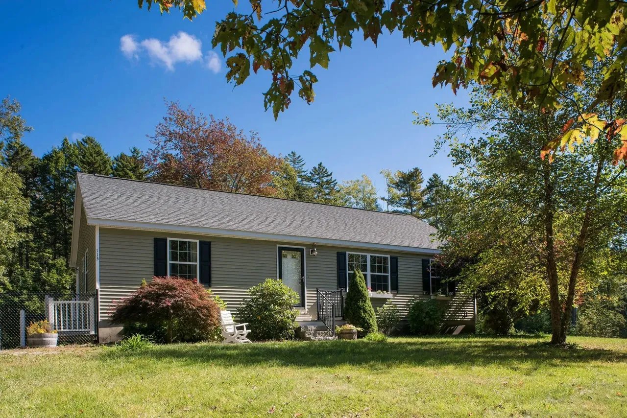 New Listing! 113 West Side Road, Boothbay, ME 04537 – $475,000