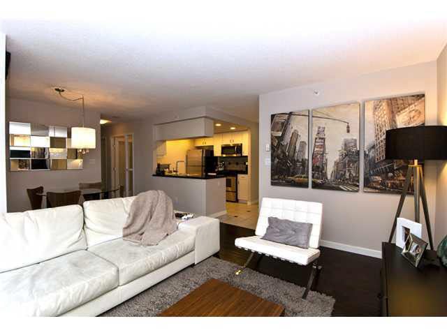 2205-1067 Marinaside Cres