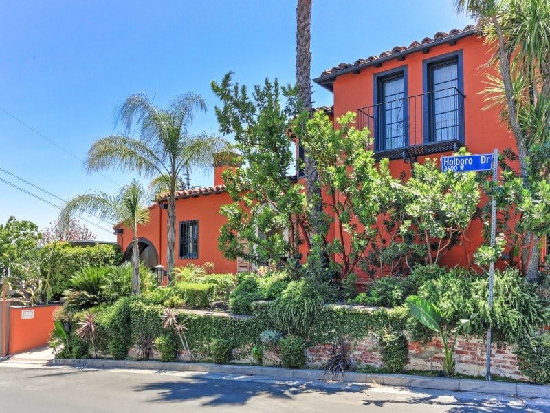 3692 Lowry Road