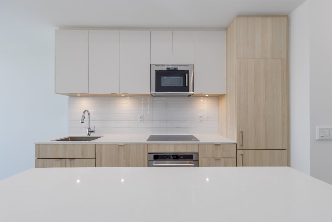 Unit 522 – 215 Lakeshore Rd W