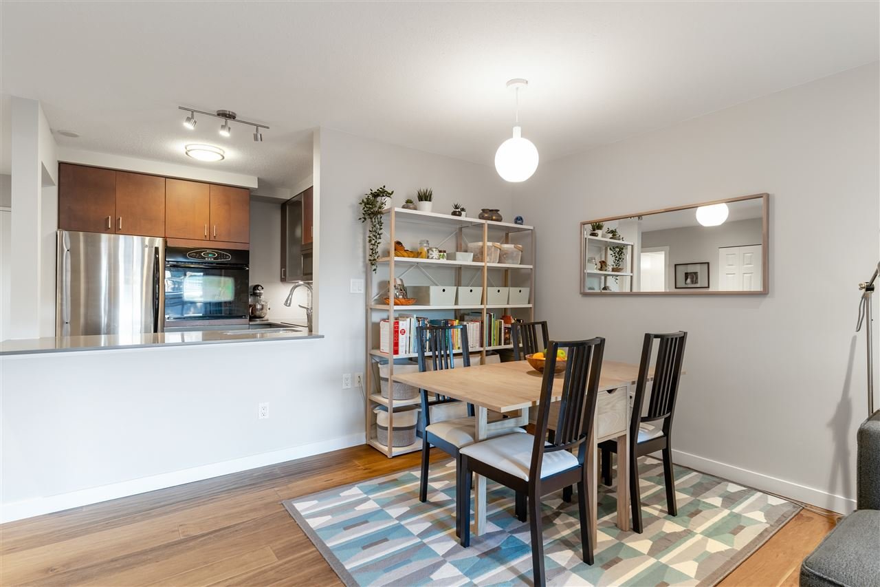 317-555 W 14th Ave