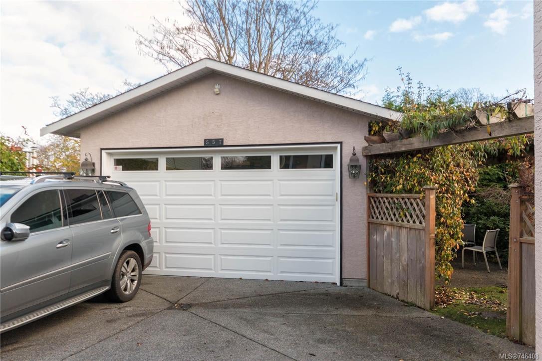 557 Falkland Rd
