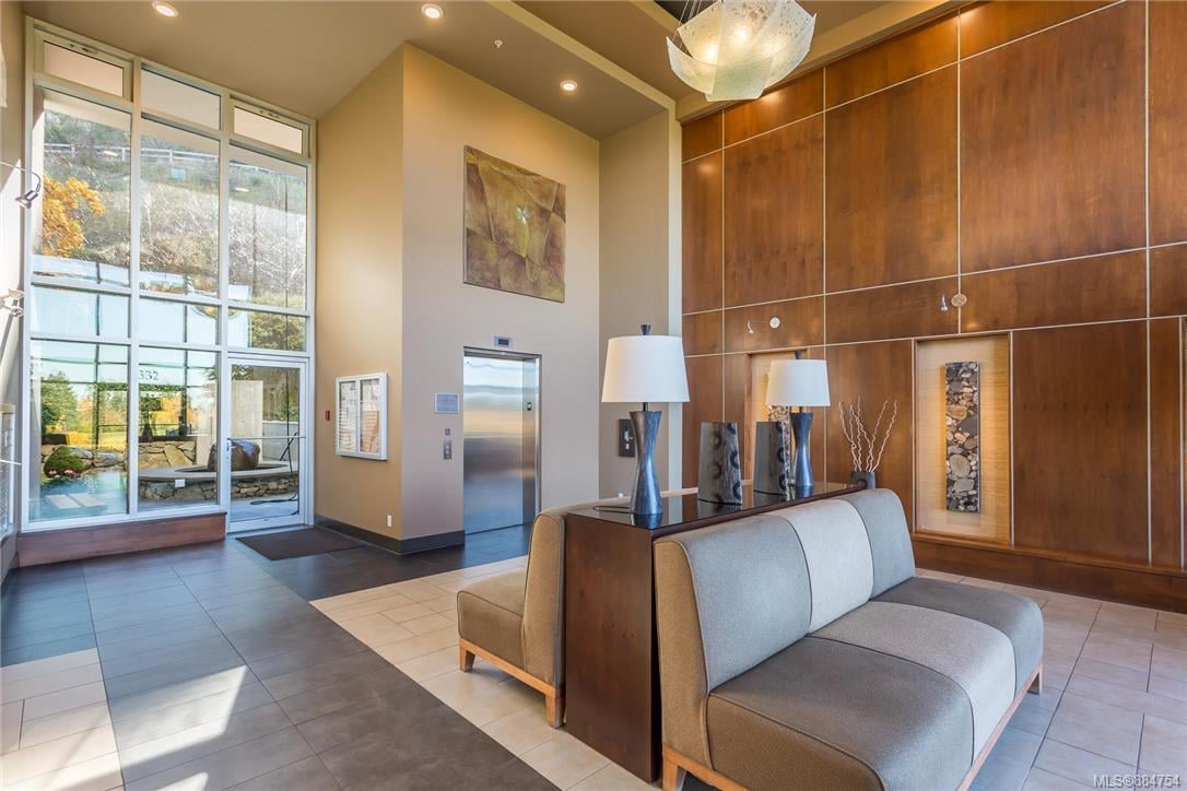 303-5332 Sayward Hill Cres