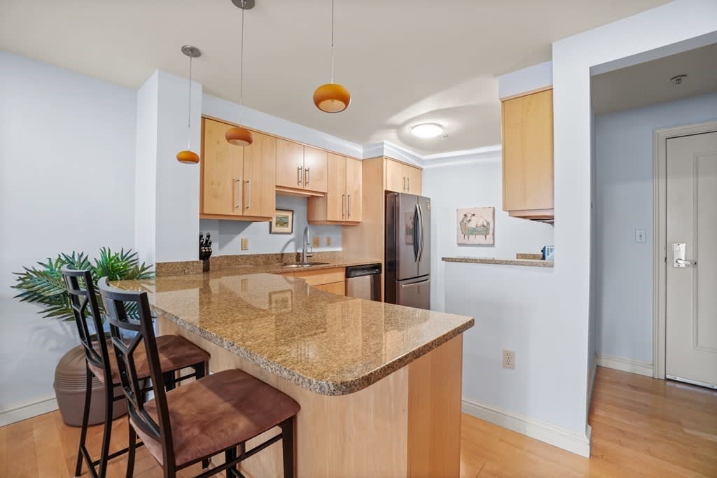 185 Massachusetts Ave, #702