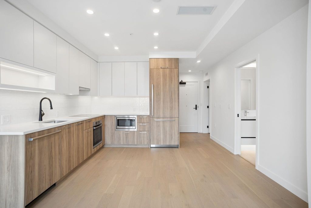 8398 Oak Street 208, Vancouver