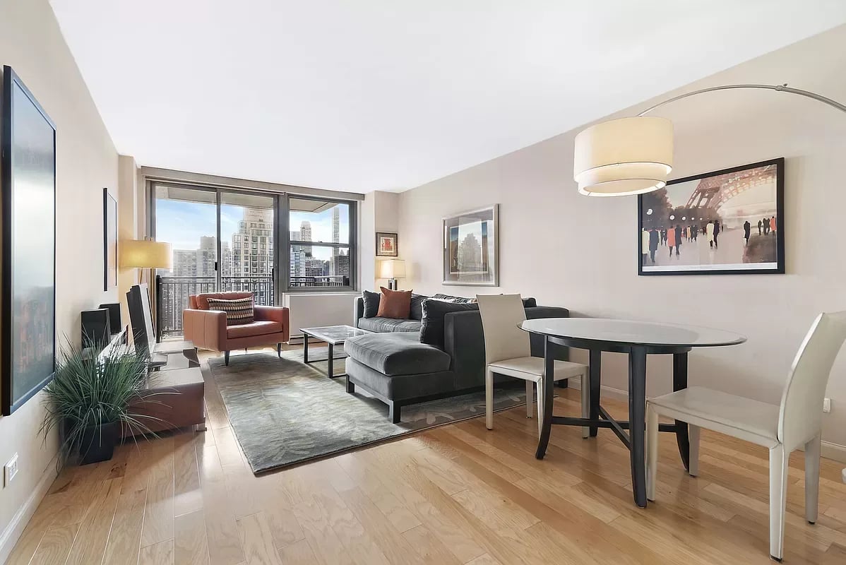 301 East 79th Street Unit: 26L
