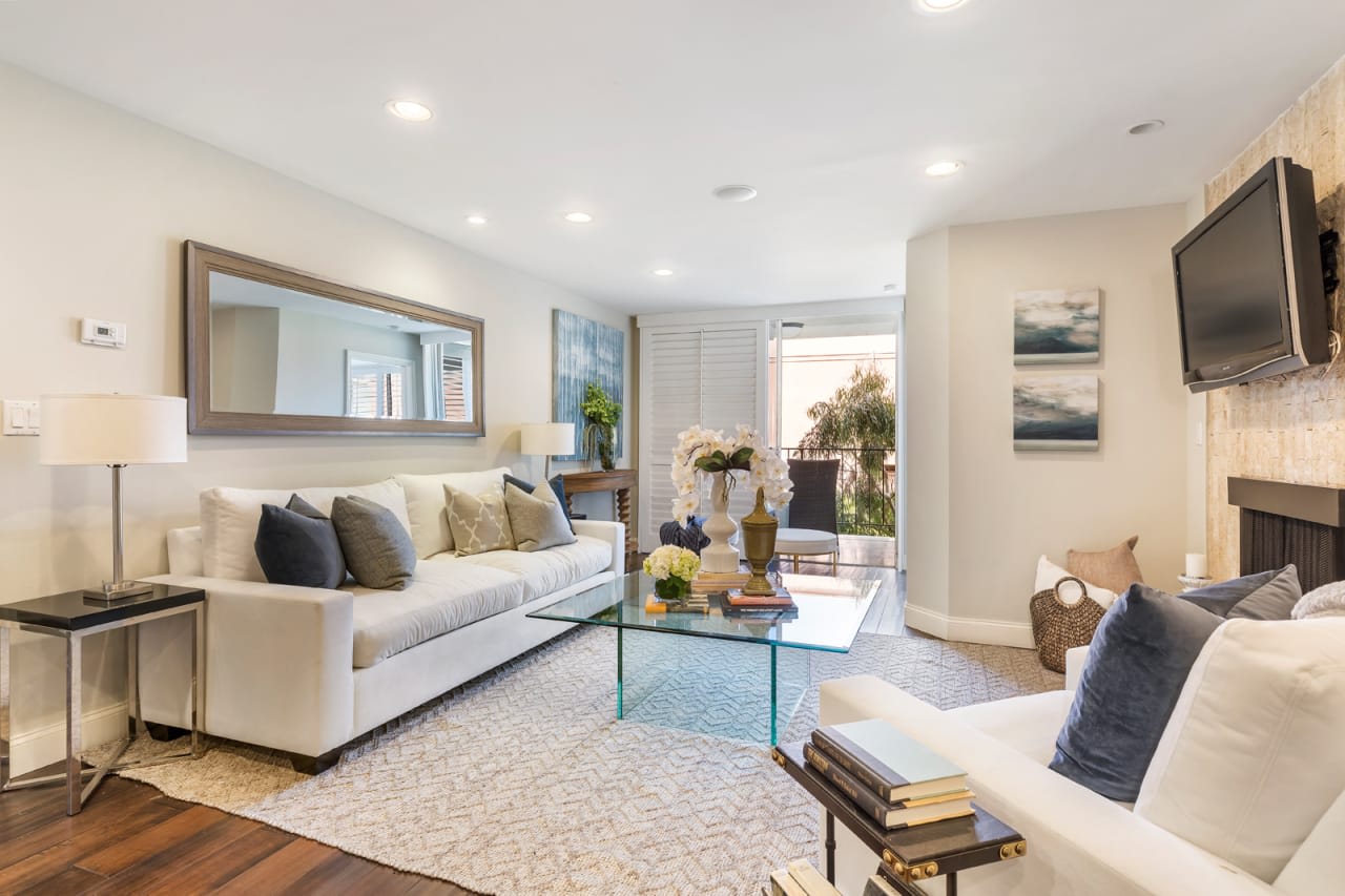 137 S Palm Drive #406