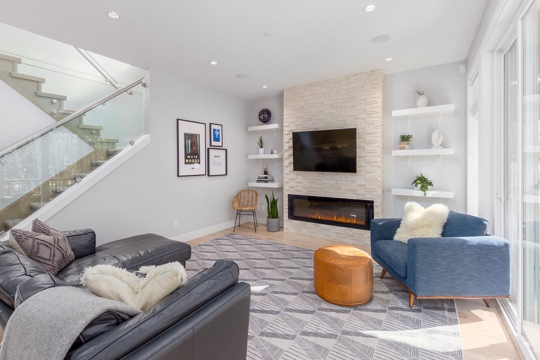 39217 Falcon Cres