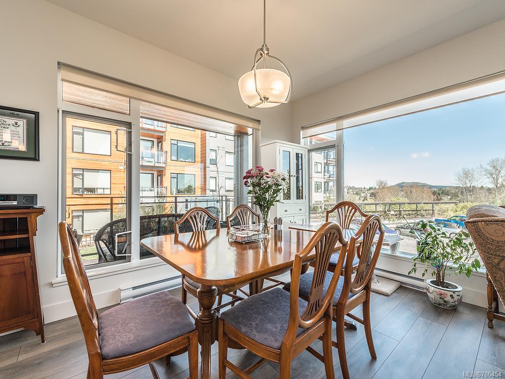 203-3811 Rowland Ave, Saanich