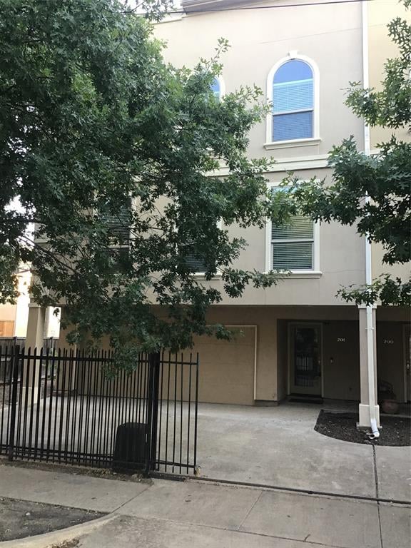3915 Congress Ave #201