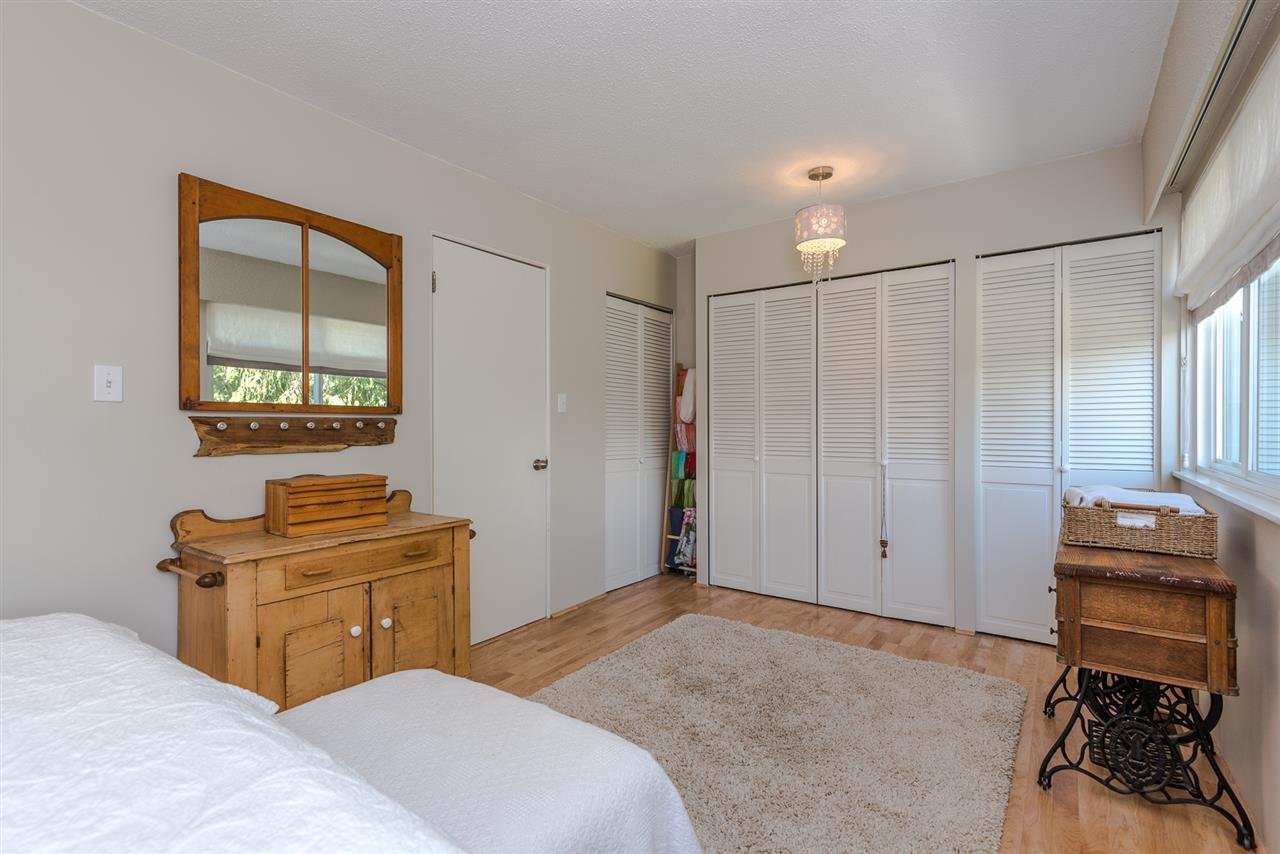 1196 Deep Cove Rd