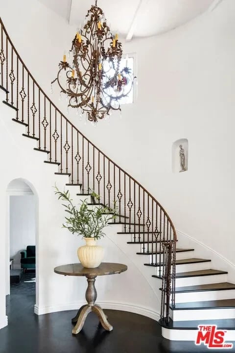 Beautiful Beachwood Canyon Spanish