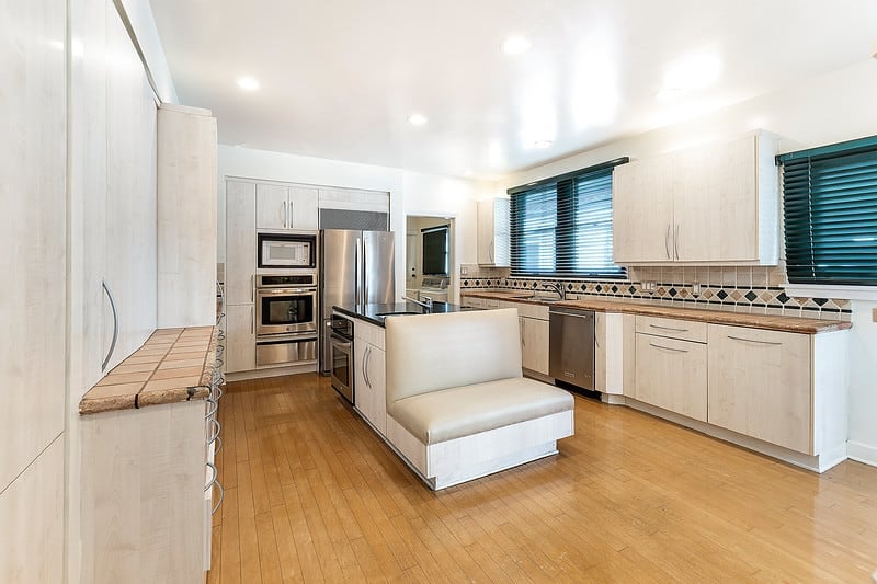 143 S Mansfield