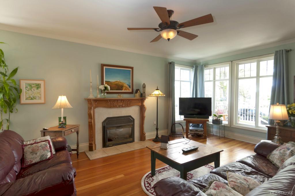 1640 Hollywood Cres