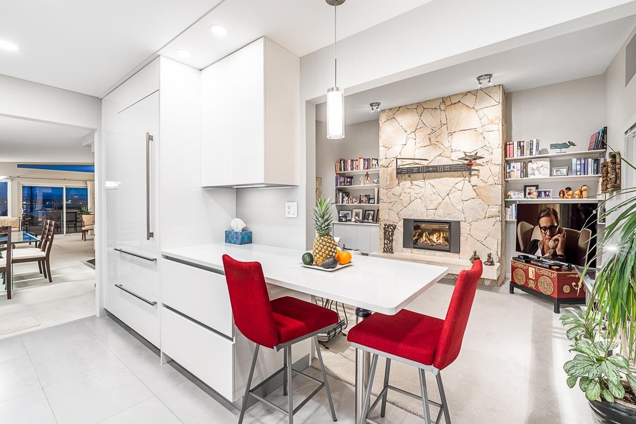 2343 Bellevue Ave