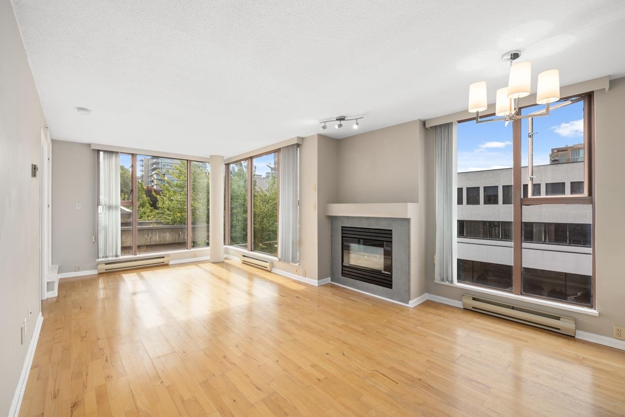 405-1633 W 8th Ave