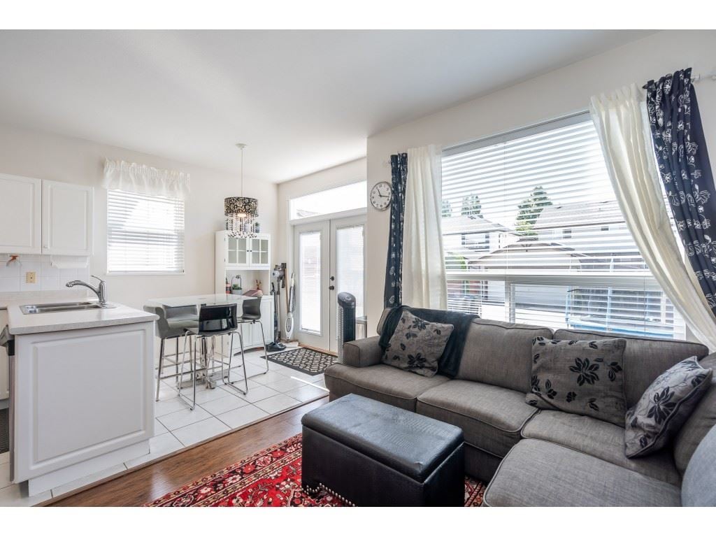 18498 64a Ave