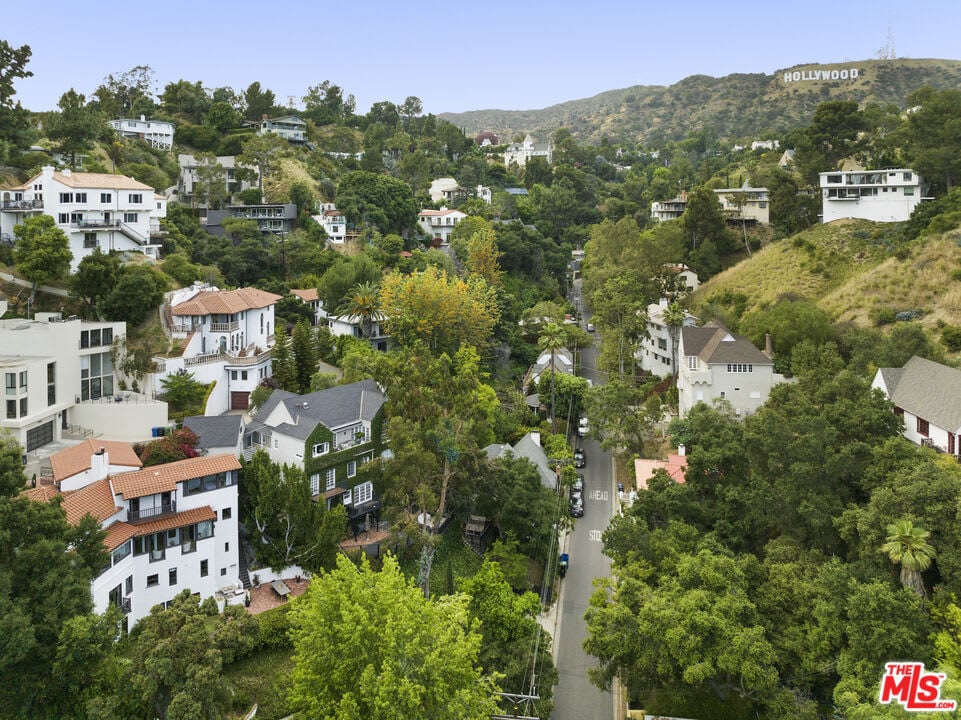 Romantic Beachwood Canyon Spanish