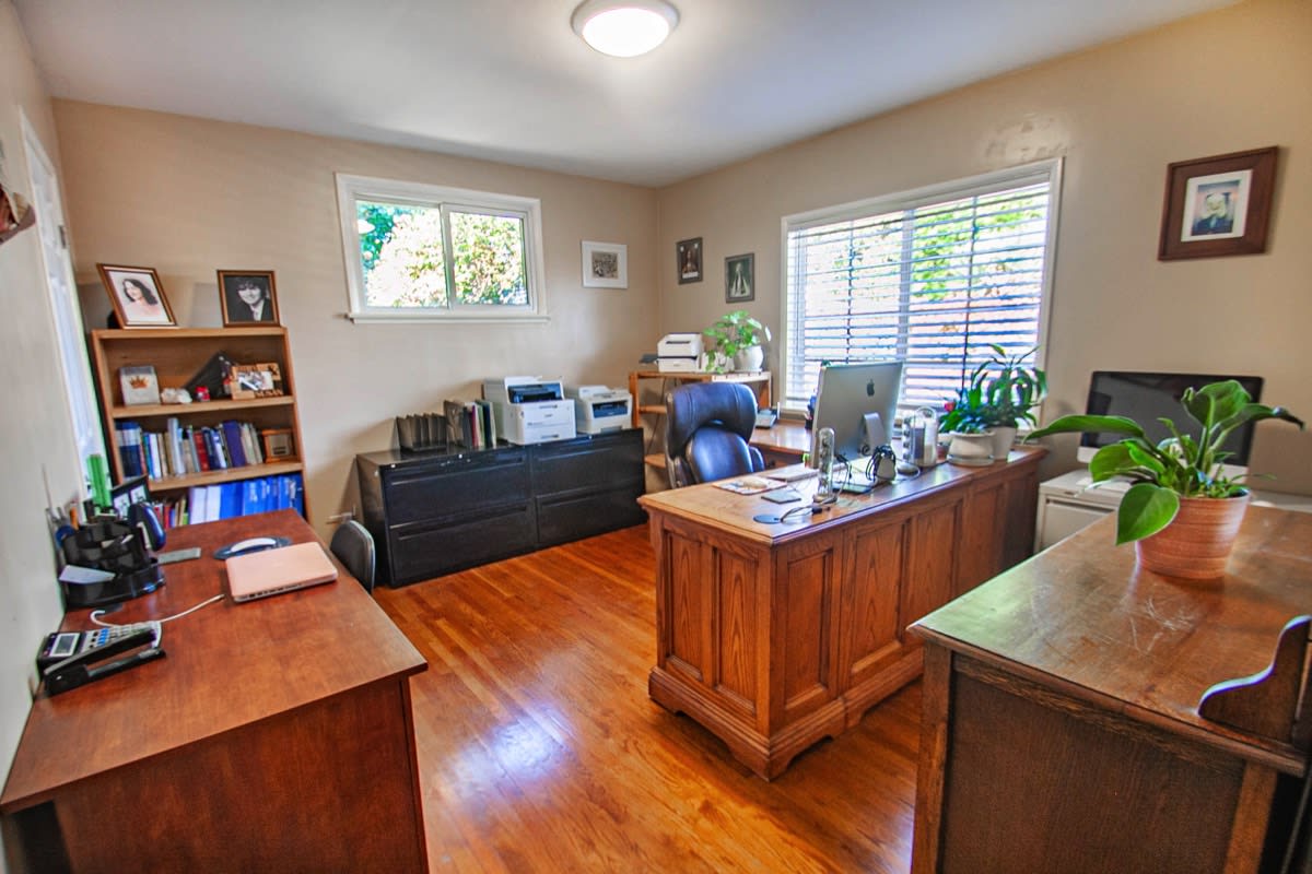 13011 Debby St Valley Glen, CA