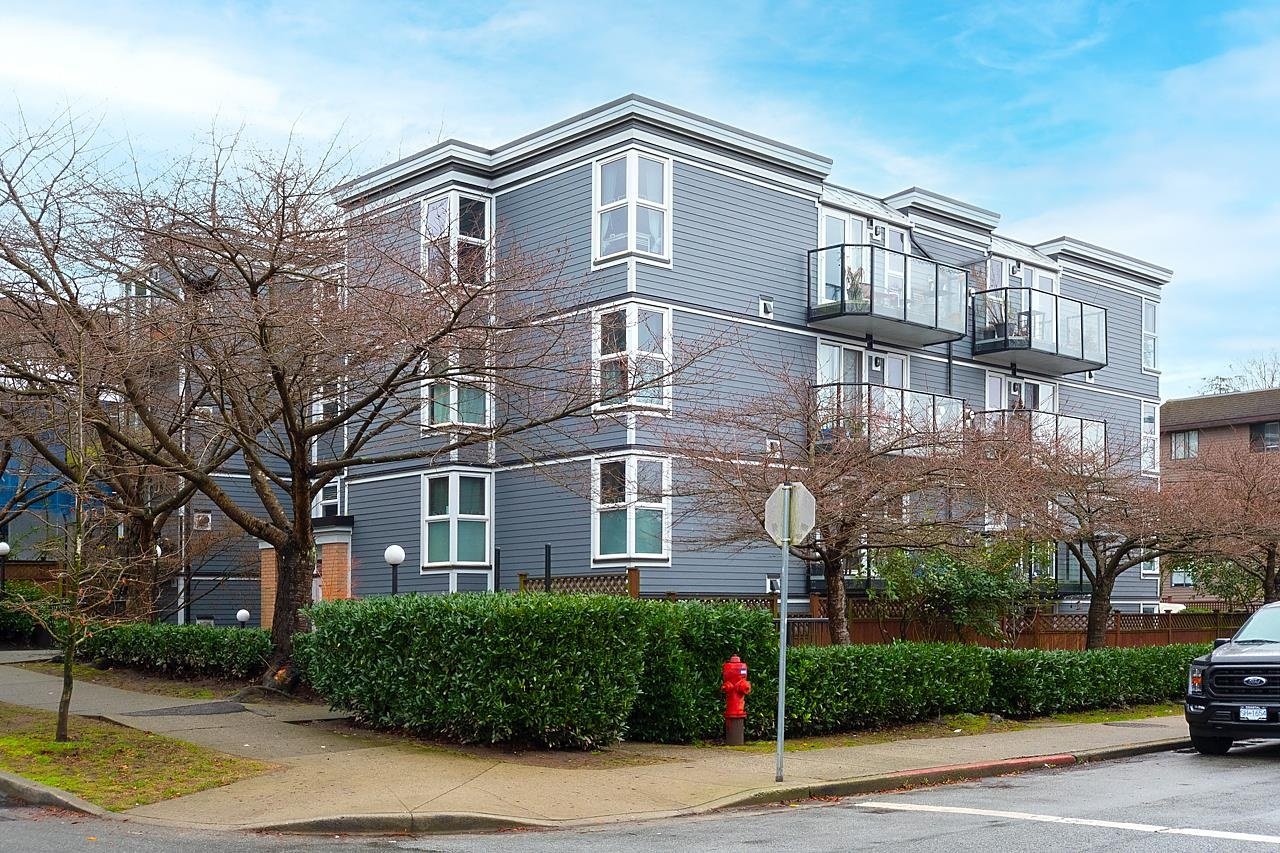 205-2212 Oxford St