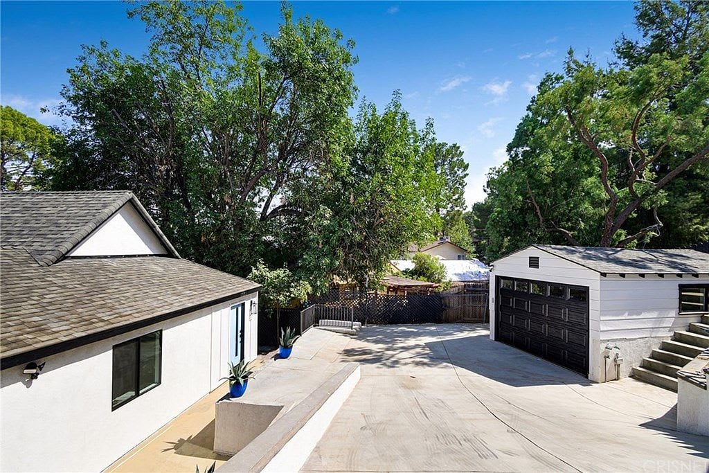7965 Glenties Ln