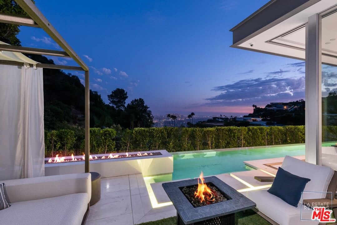 Velvet House