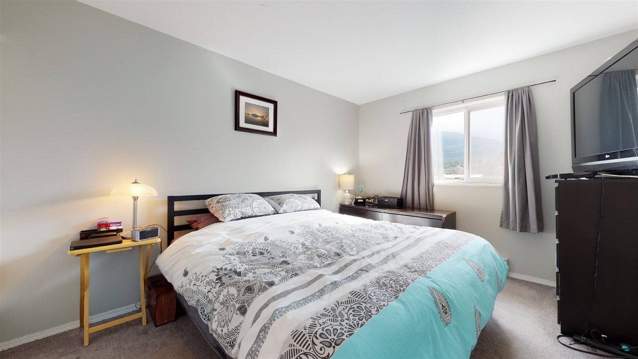 E304-40180 Willow Cres