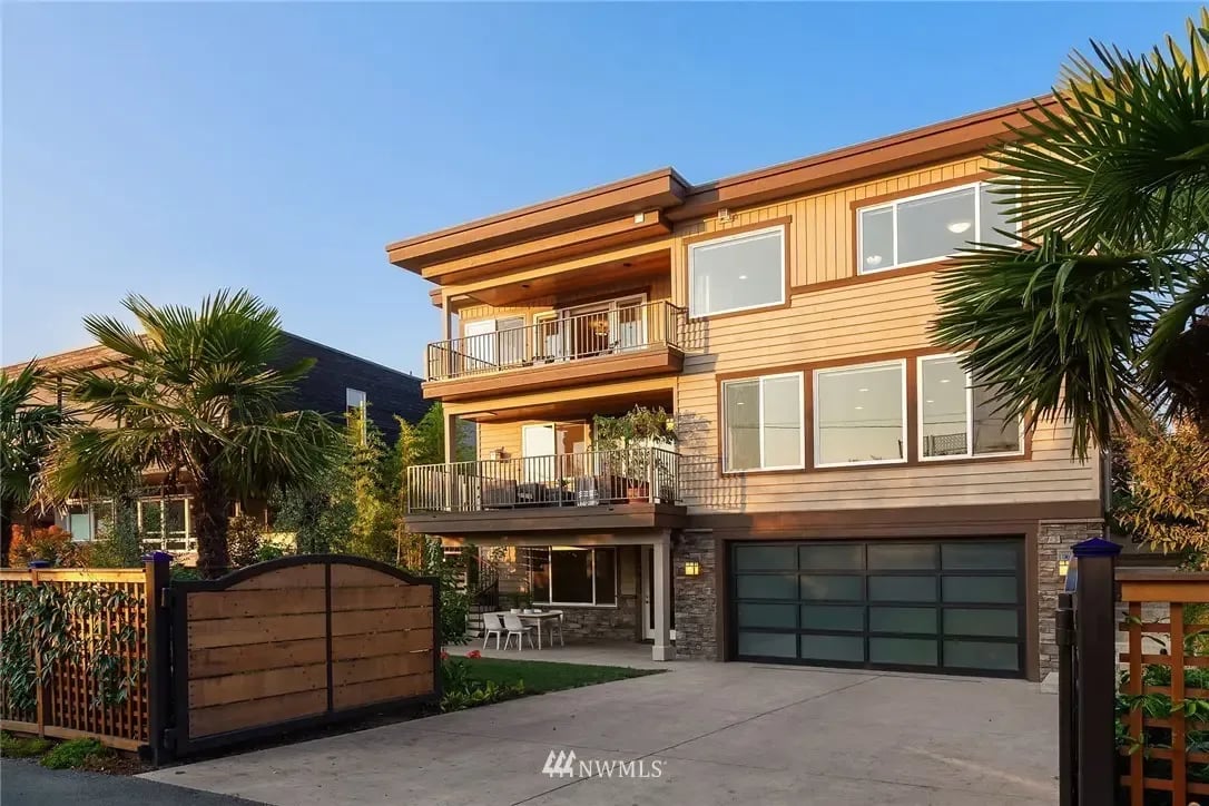 433 10th Ave W
