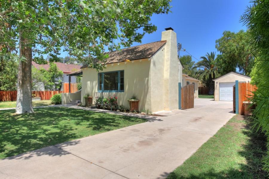 616 E Alamar Ave