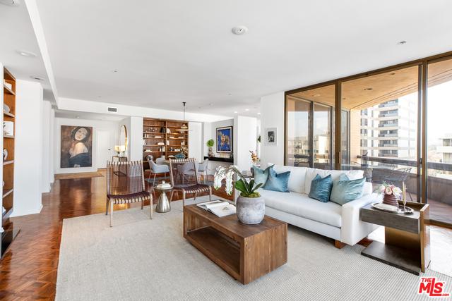 Stunning and Spacious Condominium In The Mirabella