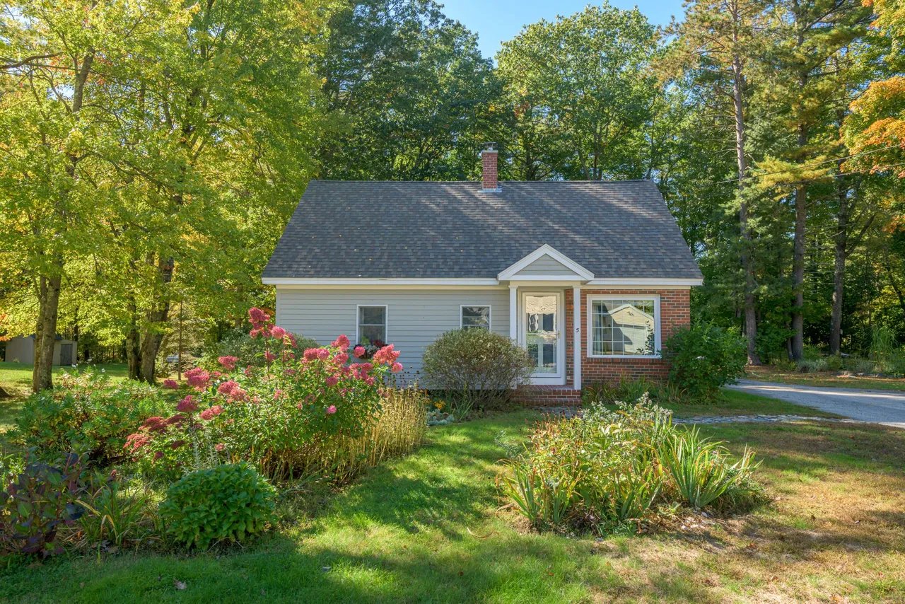 New Listing! 5 Birch Road, Kennebunk, Maine – $395,000