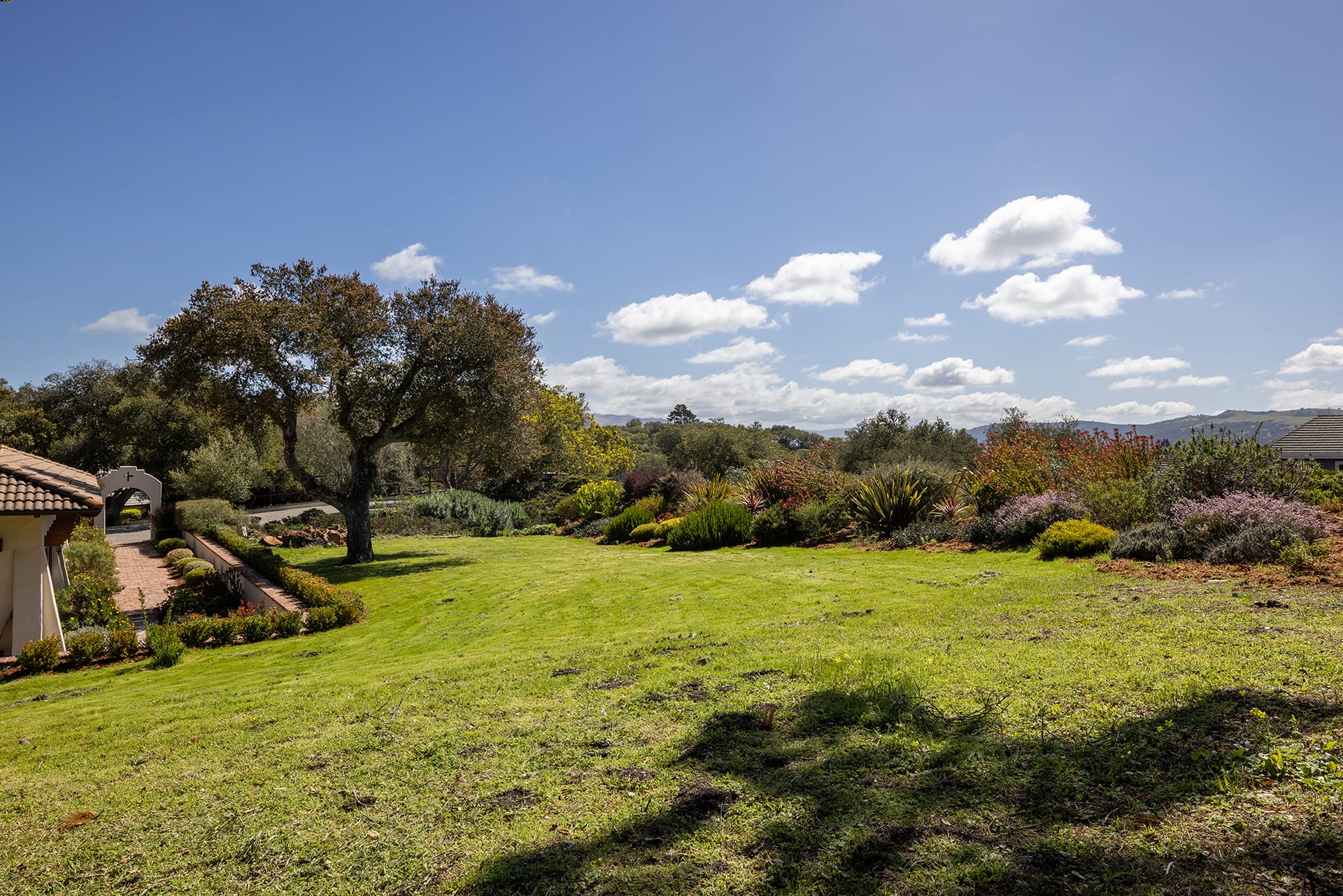 Serene Monterey Haven - 11975 Saddle Rd
