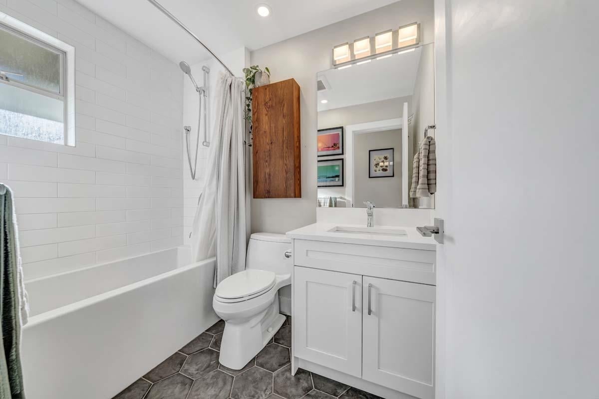 416-235 Keith Road, West Vancouver