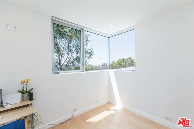 940 Latigo Canyon