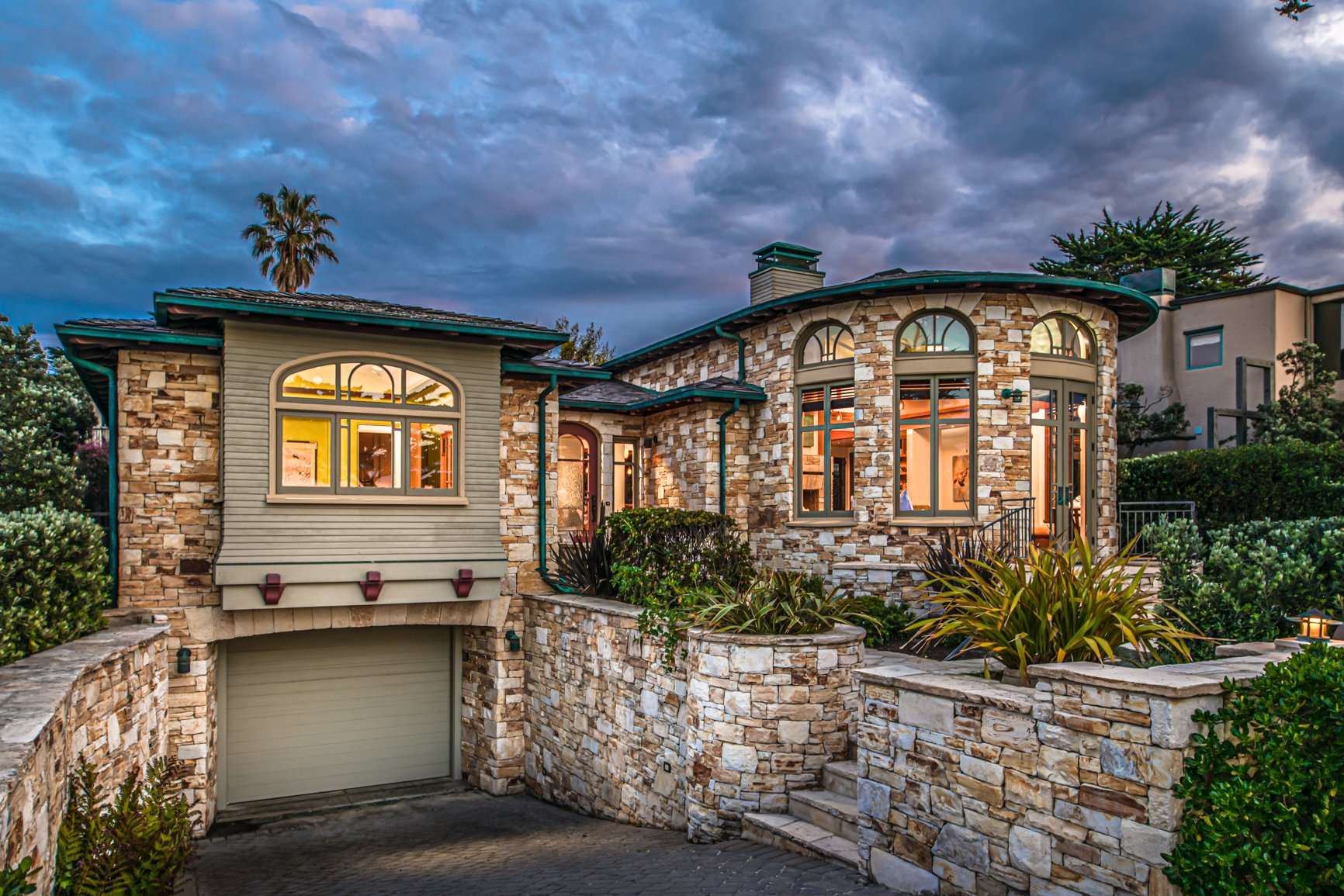 26077 Scenic Rd