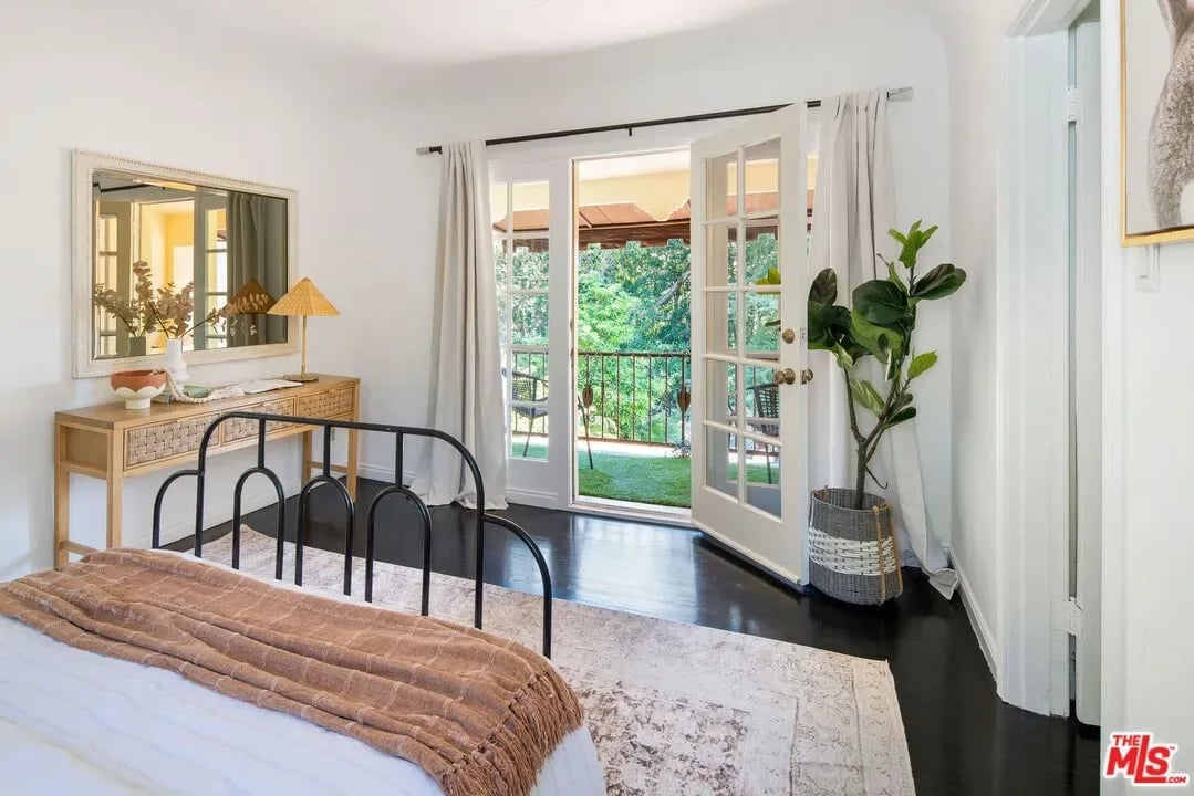 Beautiful Beachwood Canyon Spanish